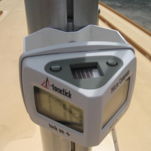 Compass with mast mount